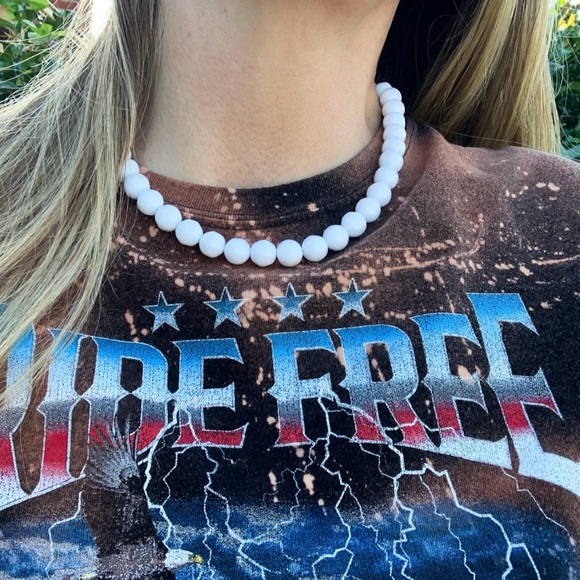 Vintage 1980’s Glam White Acrylic Beaded Necklace - Picture 2 of 5